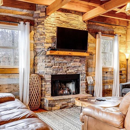 Spacious Gatlinburg Cabin With Hot Tub And Game Room! Εξωτερικό φωτογραφία