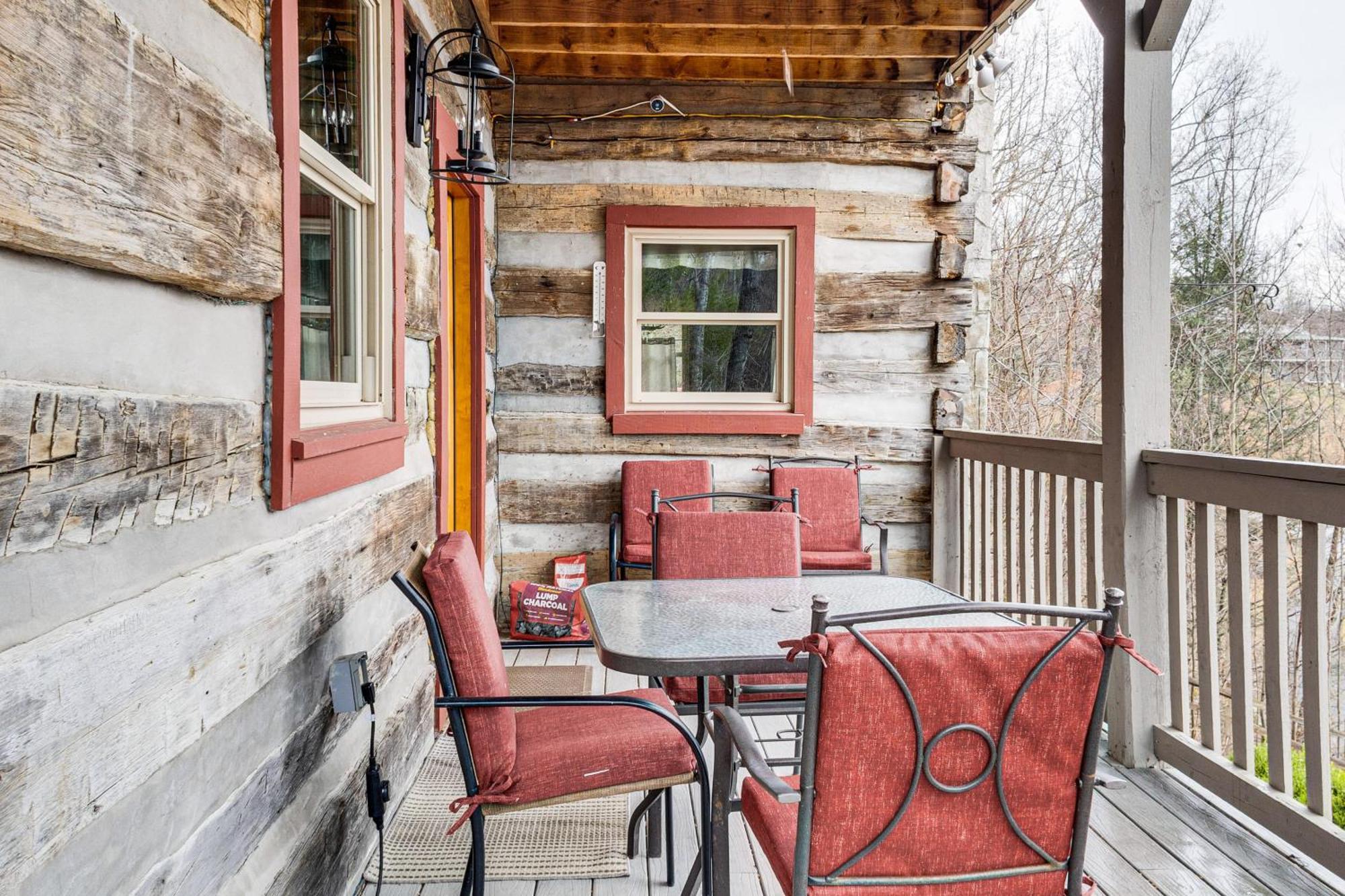 Spacious Gatlinburg Cabin With Hot Tub And Game Room! Εξωτερικό φωτογραφία