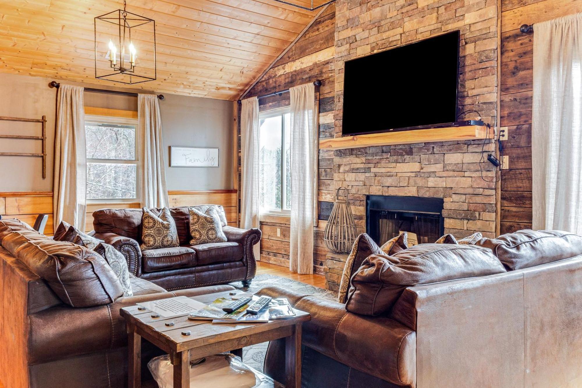 Spacious Gatlinburg Cabin With Hot Tub And Game Room! Εξωτερικό φωτογραφία
