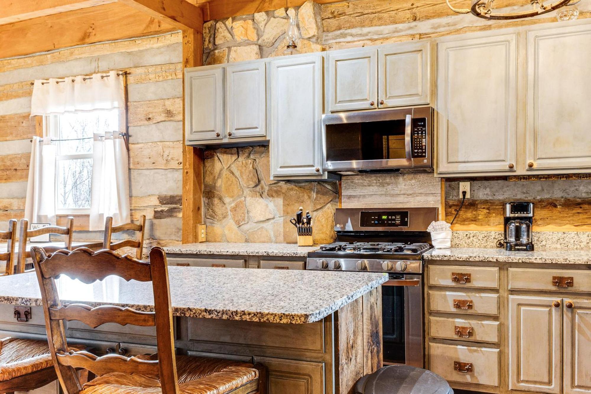 Spacious Gatlinburg Cabin With Hot Tub And Game Room! Εξωτερικό φωτογραφία