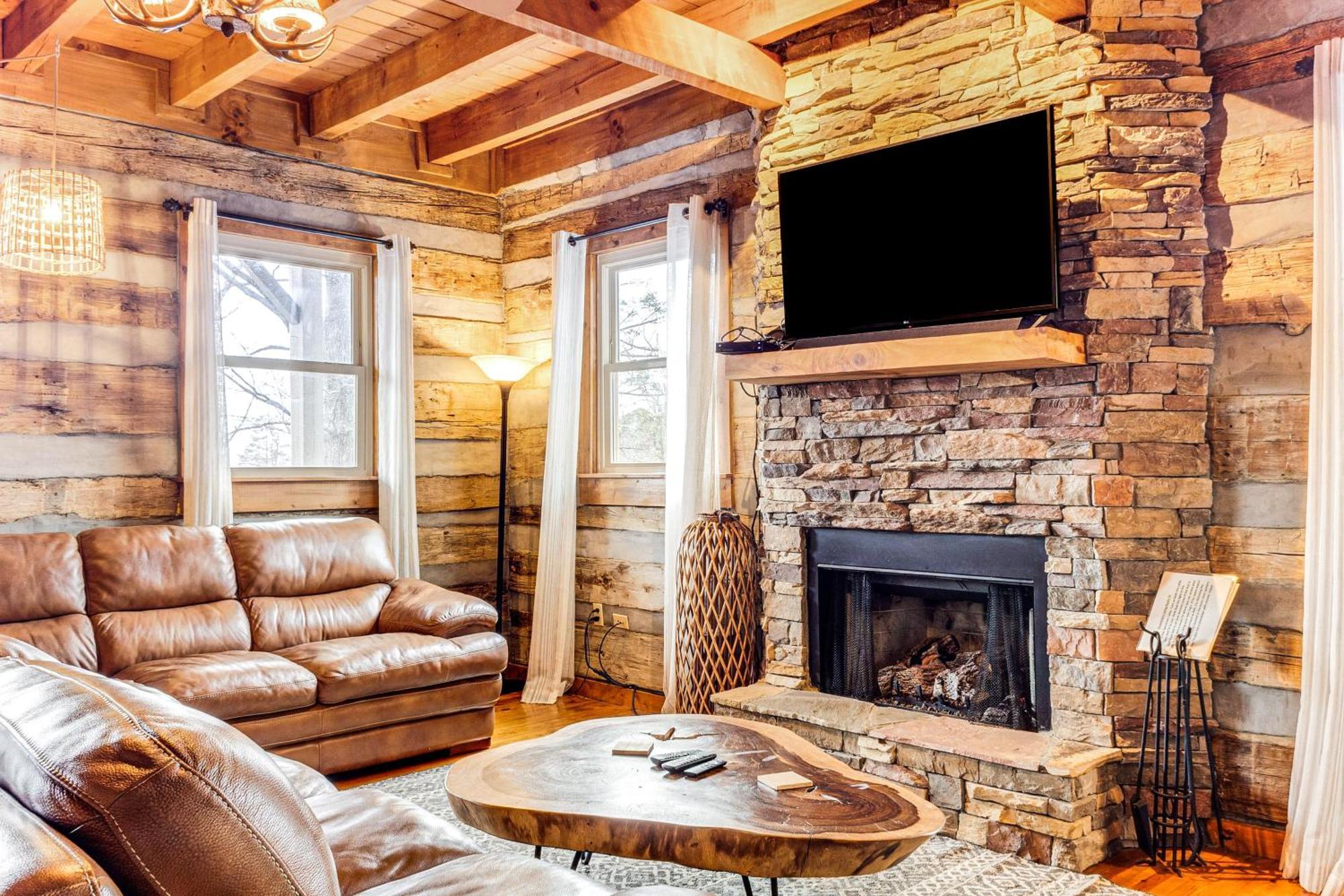 Spacious Gatlinburg Cabin With Hot Tub And Game Room! Εξωτερικό φωτογραφία