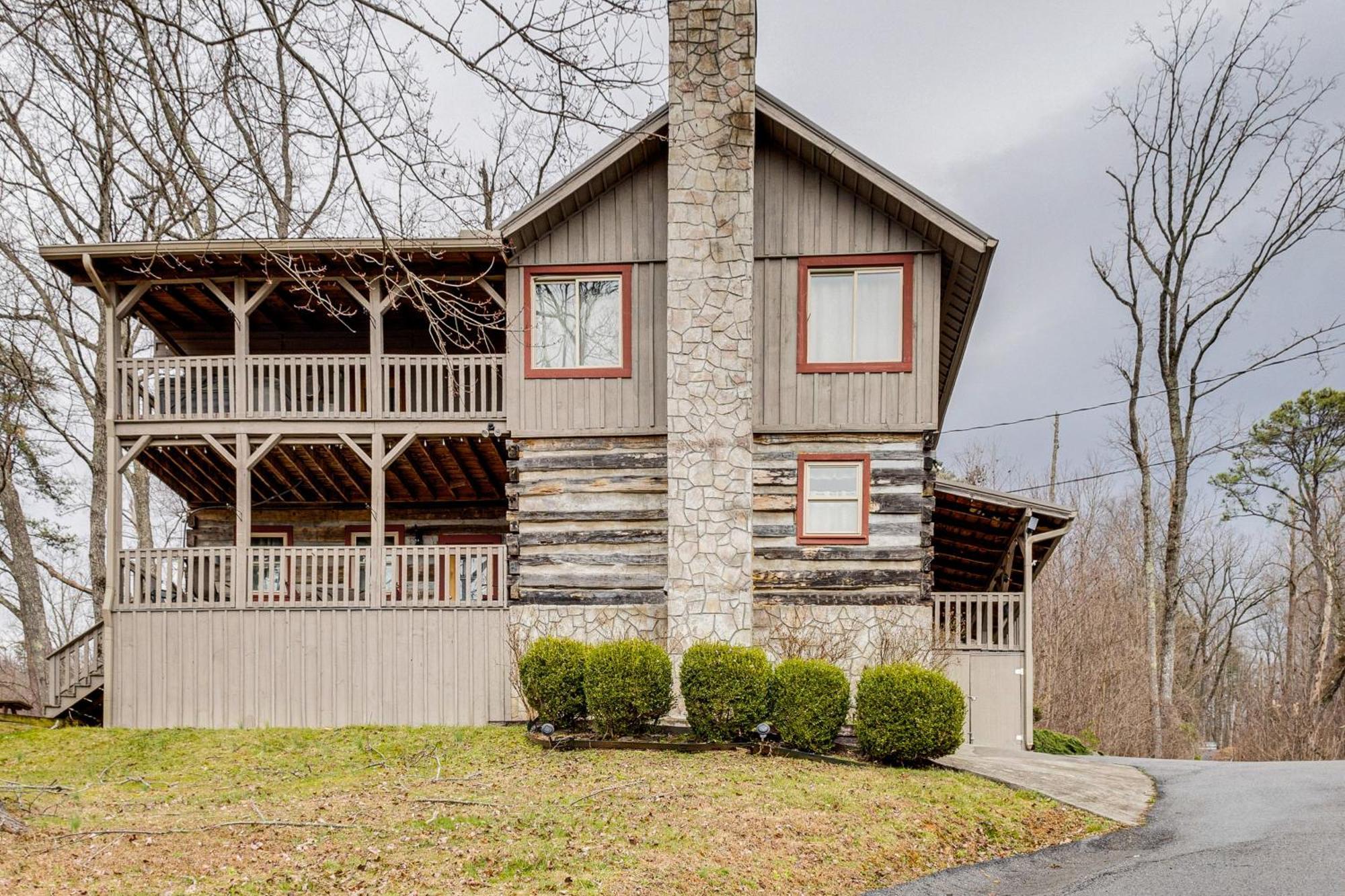 Spacious Gatlinburg Cabin With Hot Tub And Game Room! Εξωτερικό φωτογραφία