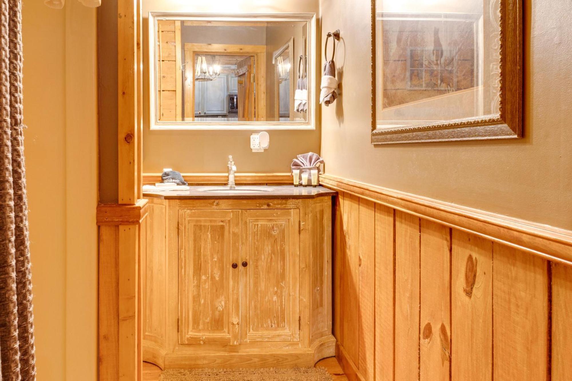 Spacious Gatlinburg Cabin With Hot Tub And Game Room! Εξωτερικό φωτογραφία